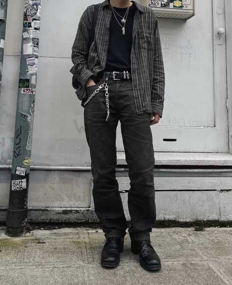 Elder Emo Fashion Men, Mens Alt Outfits, Alt Aesthetic Men, Casual Goth Men Outfit, Grunge Outfits Men Edgy, Alt Outfit Men, Casual Punk Outfits Men, Gothic Male Fashion, Punk Aesthetic Boy