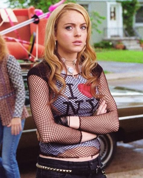 Imposter syndrome never looked better. #FreakyFriday Lola Cep Outfits, 2000 Iconic Outfits, Lindsay Lohan 2000s Outfits, Lindsay Lohan Costume, Early 2000s Costumes, 90s Movie Outfits, 2000s Movie Outfits, 2000s Iconic Outfits, Iconic Female Movie Characters