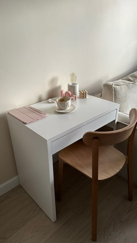 Small Work Desk Bedroom, Small Table In Bedroom, Small Ikea Desk, Small Desk Ideas Bedrooms, Small Desk Ideas, Small Bedroom Desk, Aesthetic Table, Furniture Details Design, Desk Makeover