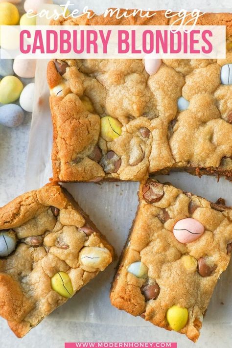 Cadbury Egg Recipes, Mini Egg Blondies, Easter Dessert Bars, Easter Cookie Bars, Yummy Bars, Cadbury Mini Eggs, Modern Honey, Crumble Cookie, Milk Chocolate Chip Cookies