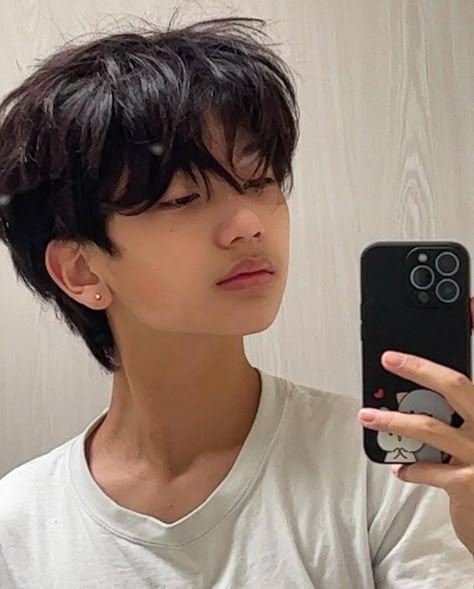 Edgar Haircut, Tomboy Haircut, Short Hair For Boys, Muka Lelaki, Boy Haircuts Short, Hair Tomboy, Edgars Haircut, Asian Haircut, Men Haircut Curly Hair