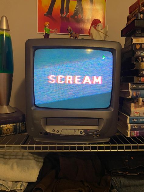 Indie Rooms, Retro Room Ideas, 90s Horror Movies, Tv Aesthetic, Michael Myers Mask, School Tv, Crt Tv, Horror Fanatic, Retro Appliances