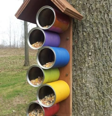 metal cans birdfeeders Homemade Bird Feeders, Diy Crate, Diy Bird Feeder, Recycled Garden, Crate Furniture, Diy Birds, Bird Houses Diy, School Garden, Outdoor Diy