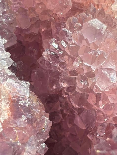 Crystals Aesthetic Pink, Pink Crystal Aesthetic, Bubblegum Witch, Vivienne Sabo, Rose Aura, Banana Blossom, Lotus Flower Art, Crystal Aesthetic, Mood Colors