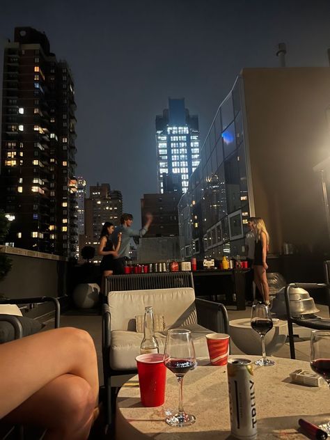 Lim College New York, Brooklyn College Aesthetic, Corporate Nyc Aesthetic, Fit College Nyc Aesthetic, Nyc Night Life Aesthetic, Nyc Rooftop Party, New York Internship Aesthetic, Business College Aesthetic, College In The City