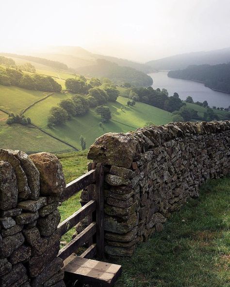 Green Hills, British Countryside, Peak District, Great British, English Countryside, Nature Aesthetic, Pretty Places, Stone Wall, Country Life