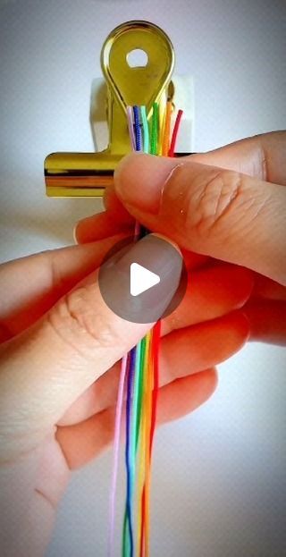 Making Friendship Bracelets With Beads, How To Make Thread Bracelets Easy, Bracelet Patterns 2 Strings, Macrame Rainbow Bracelet, Backwards Knot Friendship Bracelets, Rainbow Friendship Bracelet Tutorials, How To Braid Friendship Bracelets, Disney Friendship Bracelet Diy, Friendship Bracelet Patterns 6 Strand