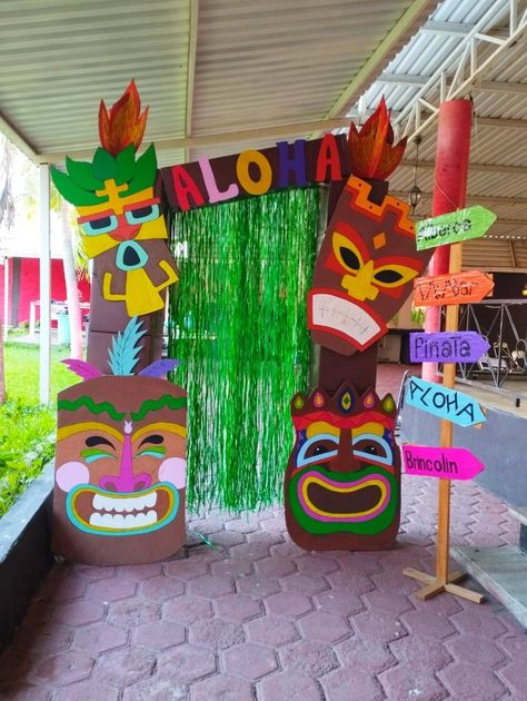 Fiesta Hawaiana Tiki Hawaiian Theme Decorations, Happy Tiki Face, Hawaiin Decoration Ideas, Hawaii Decorations Ideas, Hawaian Party Decorations Hawaii Theme, Tiki Themed Birthday Party, Tiki Theme Party Decorations, Aloha Party Decorations Ideas, Hawaian Party Decoration