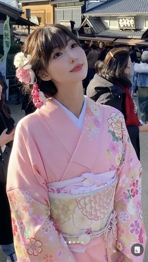 Japan Girl Outfit, Japanese Yukata Women, Yukata Aesthetic, Japanese Woman Aesthetic, Traditional Kimono Japan, Pink Kimono Outfit, Japan Traditional Clothes, Pink Yukata, Japanese Kawaii Aesthetic