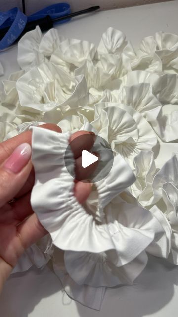 AGStudio-Anna Gardulski on Instagram: "I recently learned a new technique to achieve nice rich and fat ruffles on my existing ruffle foot.   How simple it is it takes caution as your finger gets close to sewing needle…   So what is this technique??? Place your index finger behind your ruffle foot and let it act as a stopper. Blocking the fabric movement will increase in size if gathered fabric, giving you in return big fat ruffles 🥰🪡🌸  🌸Use this only if you project calls for big a fluffy ruffles!!! 🪡🌸  #sew #sewingtips  #sewingreels  #sewingtechniques  #sewingteacher  #sewistsofinstagram  #seamstress  #seamstresslife  #sewingroom  #sewingmachine  #ruffles  #memademay" Diy Ruffles How To Make, How To Sew Gathers, How To Sew Frills, Frill Dress Ruffles Gowns, How To Sew Ruffles, How To Make Ruffles With Fabric, Flounce Dress Pattern, Diy Ruffle Sleeve, Ruffle Neck Design