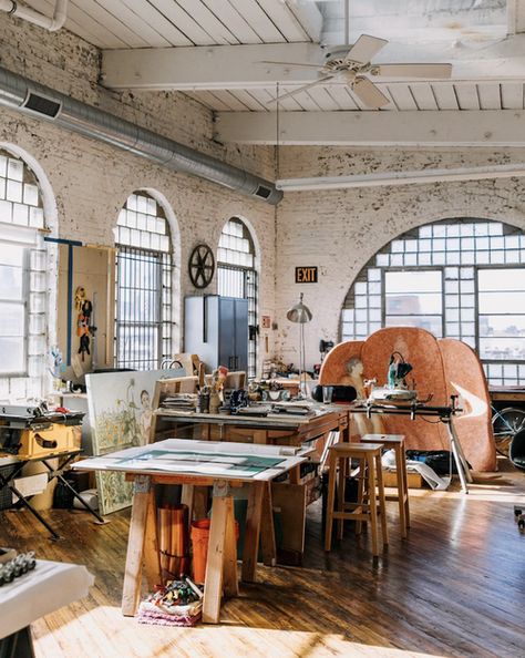 Design Love | Artist Lofts and Home Ateliers — THE NORDROOM Parisienne Apartment, Studio Room Ideas, Dream Art Studio, Warehouse Apartment, Converted Warehouse, Home Atelier, Studio Apartment Design, Mini Loft, Art Studio Space