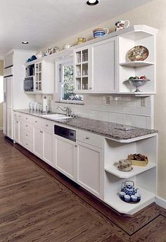 Open shelving at end of lower cabinets and to extend upper cabinets Corner Shelves Kitchen, Window Corner, Kitchen Cabinet Shelves, Kitchen Corner, Diy Kitchen Cabinets, Grey Kitchens, Kitchen Remodel Ideas, White Kitchen Cabinets, Trendy Kitchen