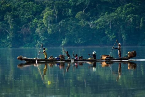 Congolese Culture, Dugout Canoe, Congo River, Sumber Daya Alam, Cultures Of The World, Camping Set Up, Horn Of Africa, Film Locations, Travel Moments