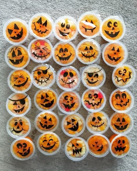 Party Food Ideas For Kids, Preschool Halloween Party, Halloween Snacks For Kids, Halloween Party Food Ideas, Halloween Lunch, Kids Halloween Food, Halloween School Treats, Halloween Class Party, Healthy Halloween Snacks