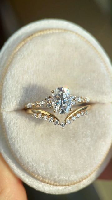 Magic Engagement Ring, Ethereal Wedding Ring Set, Vintage Wedding Rings Aesthetic, Victorian Style Wedding Rings, Detailed Wedding Rings, Engagement Ring Vs Wedding Ring, Almond Diamond Ring, Engagement Rings Whimsical, Elegant Engagement Rings Classy