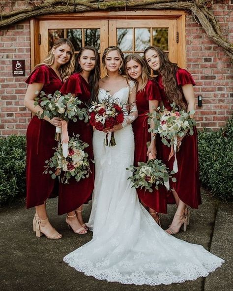 Velvet bridesmaid dresses - winter bridesmaid dresses - red bridesmaid dresses {Dima Feytser} Cheap Bridesmaid Dresses Online, Christmas Wedding Ideas, Winter Bridesmaids, Tea Length Bridesmaid Dresses, Winter Bridesmaid Dresses, Red Mermaid, Burgundy Bridesmaid, Boda Mexicana, Red Bridesmaids