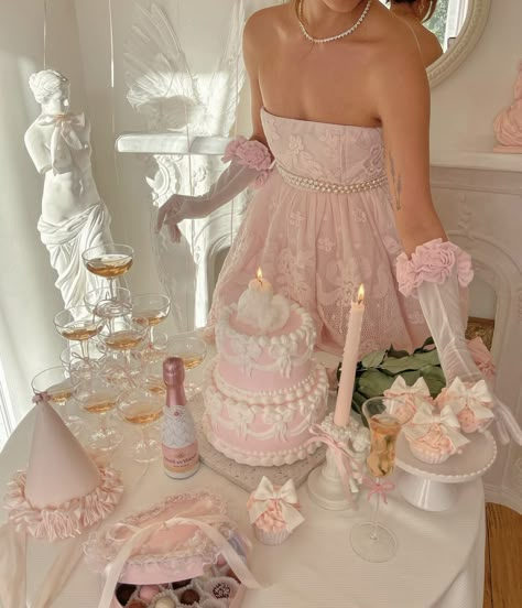 Pretty Cakes Pink, All Pink Bday Party, Cute Birthday Table Set Up, Cute Themes For Parties, Classy 18th Birthday Outfit, Pink Birthday Inspo Aesthetic, Coquette 18th Birthday Theme, Cute Birthday Set Up, Girly Birthday Party Decorations