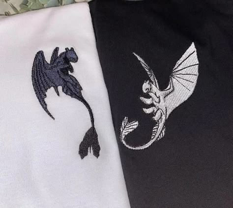 Family Hoodies, Hoodies For Couples, Best Friend Hoodies, Couple T Shirt Design, Things To Do With Your Boyfriend, Senior Jackets, Matching Hoodies For Couples, Dragon Tattoo Art, Couple Hoodies