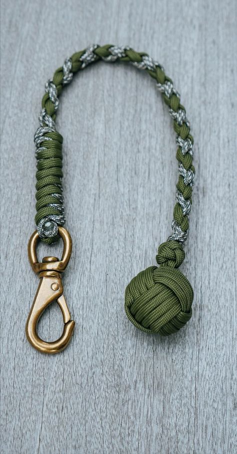 Monkey Fist Keychain, Paracord Zipper Pull, Monkey Fist Knot, Paracord Projects Diy, Mini Monkey, Simpul Makrame, Paracord Bracelet Patterns, Paracord Bracelet Tutorial, Diy Lanyard