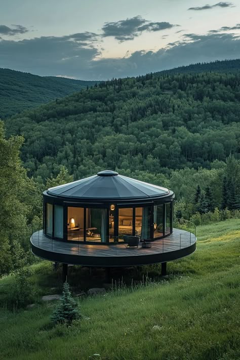 Prefab glass nad matte black steel round yurt on a large platform in a green valley. Check out all of these innovative and stylish prefab homes that bring modern designs to life. This is the future of cheap and sustainable living! Horseshoe House Layout, Round Building Design, Yurt Home Ideas, Round Tiny House, Luxury Homesteading, Yurt Platform, Circular House Design, Round House Design, Modern Yurt