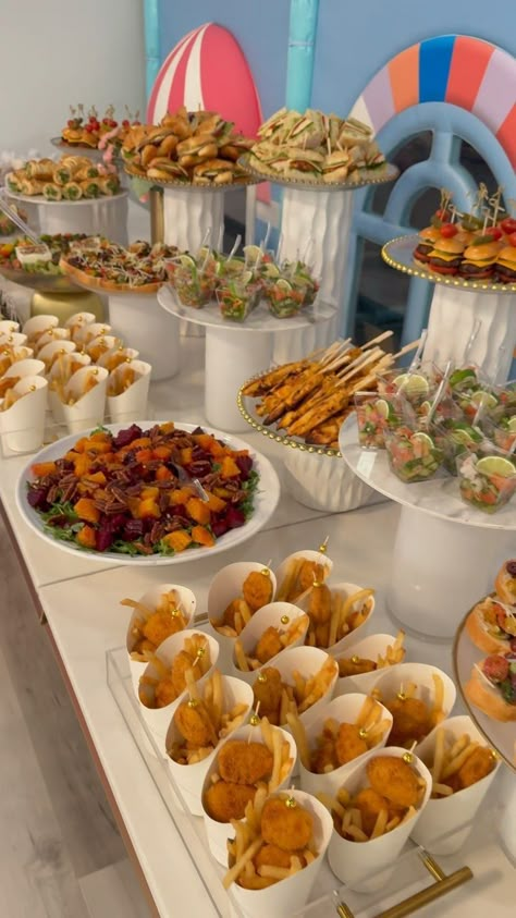 Catering Wedding Food, Cuban Food Catering, Foods To Serve At A Birthday Party, Party Food Buffet Ideas Dinners, Birthday Spread Parties Food, Home Catering Ideas, Food Table Set Up For Party Layout, Hot Food Buffet Ideas, Party Orderves Easy