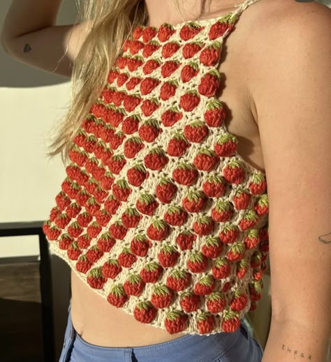 Crochet Top Outfit, Tank Top Pattern, Crochet Strawberry, Pixel Crochet, Crochet Tops Free Patterns, Crochet Tank, Quick Crochet, Summer Knitting, Crochet Top Pattern