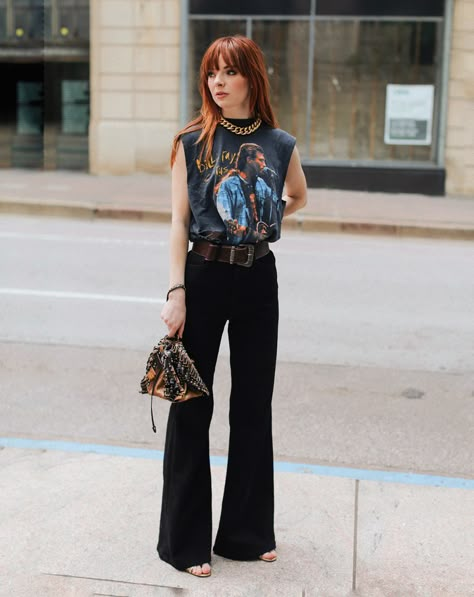 Wide Leg Jeans Band Tee, Graphic Tshirt Outfit Summer, Spring Rocker Outfits, Sea Of Shoes Jane Aldridge, Black Graphic Tshirt Outfit, Rocker Tee Outfit, Rock Band Tee Outfits, Rock Tee Outfit, Rock Tshirt Outfit