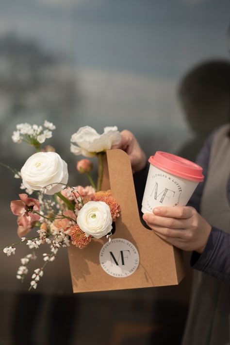 Coffee And Flower Truck, Coffee And Flower Bouquet, Flower Coffee Bouquet, Coffee And Flowers To Go, Coffee Shop Valentine Ideas, Flower And Coffee Gift, Floral And Coffee Shop, Coffee Carrier With Flowers, Coffee Shop Table Decor