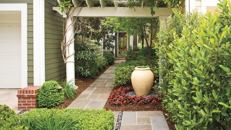 Entry Courtyard Courtyard Landscaping, Walkway Landscaping, Walkways Paths, Courtyard Gardens Design, Garden Entrance, Side Garden, Have Inspiration, Garden Pathway, Garden Care