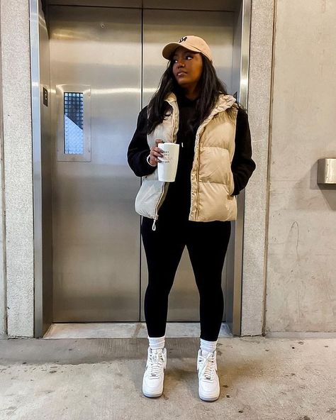 20 Best Baddie Winter Outfits To Try Creme Turtleneck Outfit, Jumpsuits For Women Winter Outfit Ideas, Winter Turtle Neck Outfit, New York Winter Outfit Black Women, Winter Fashion For Black Women, November Night Out Outfits, Orlando Classic Weekend Outfits, Cabin Attire Outfits, Winter Urban Outfits Woman