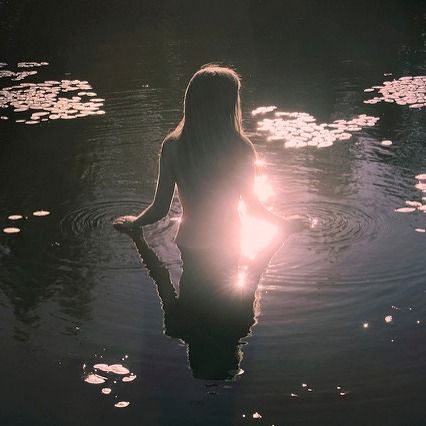 filled with love Glume Harry Potter, Water Nymphs, Mermaid Aesthetic, Portrait Photos, Body Of Water, Sirens, The Villain, Photography Inspo, Aesthetic Photo