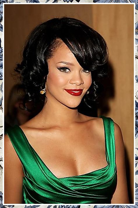 Makeup Palettes - Get It Now! For more details, click to visit Amazon.com. Green Dress Makeup, Rihanna Hairstyles, Rihanna Style, Rihanna Fenty, Dress Makeup, Beauty Icons, Red Lipstick, Makeup Palette, Red Lips