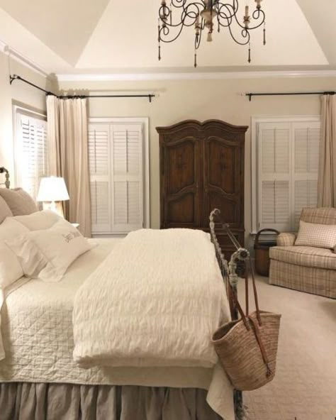 Southern Bedroom Ideas, Magnolia Bedroom, Farmhouse Bedroom Design, Traditional Bedroom Design, Bedroom Reveal, Savvy Southern Style, Bedroom Decoration Ideas, House Bedrooms, French Home Decor