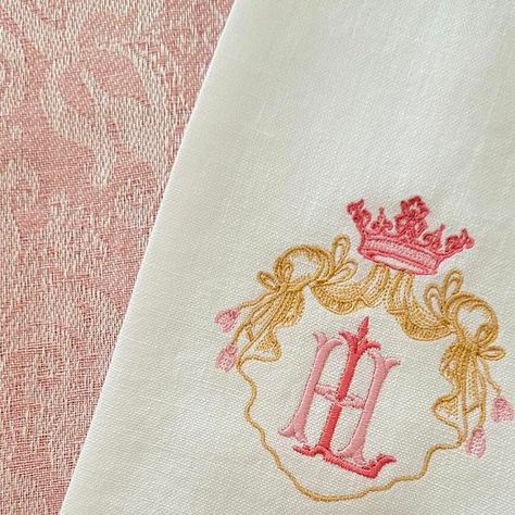 Bobbins Design on Instagram: "Sweet gift for the Queen 💕
#mardigras2025 
#pink
#monogram
#monograms
#monogramming
#monogrammed
#guesttowels 
#monogrammedtowels
#monogram
#monograms
#monogrammed
#monogramming
#monogrammedgifts
#bobbinsdesign" Preppy Southern, Pink Monogram, Sweet Gifts, Guest Towels, The Queen, Mardi Gras, Monogram, Queen, Pink