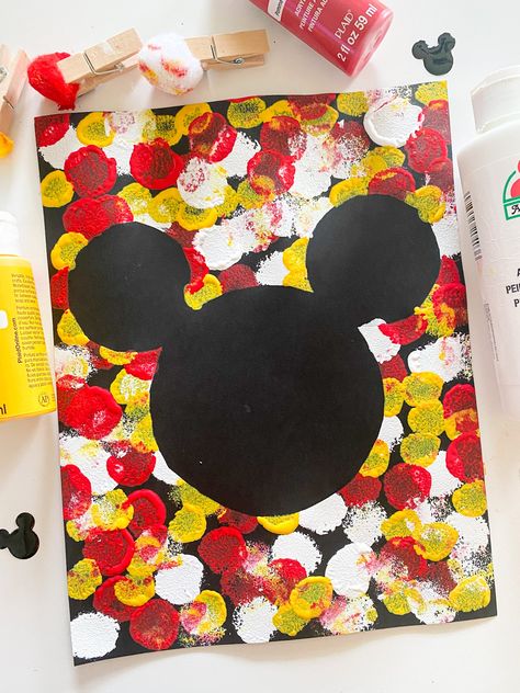 Mickey Craft, Disney Crafts For Kids, Mickey Mouse Crafts, Disney Themed Classroom, Disney Activities, Disney Camping, Disney Classroom, Mouse Crafts, Mickey Birthday