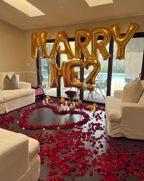 Proposal With Balloons, Marry Me Balloon Ideas, Proposal Hotel Room Ideas, Wedding Engagement Decorations, Marry Me Balloon Decoration, Marry Me Room Decoration, Marry Me Hotel Room Decor, Will You Marry Me Hotel Room, Will You Marry Me Balloons