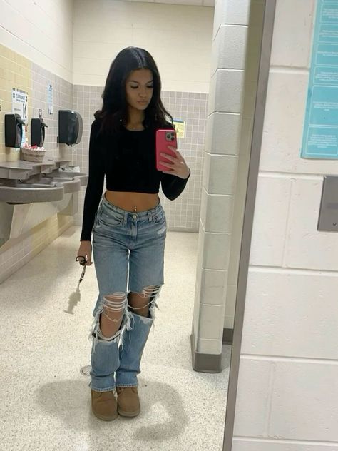 Cute Outfits Everyday, Back To School Outfits Summer Casual, Pants With Sandals Outfit, Cute Outfits With Black Pants, Summer Outfit Inspiration 2024, Cute Simple Outfits Spring, Summer College Fits, Grey Cargos Outfit, Back To School Outfits Highschool Senior