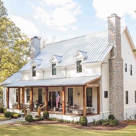 Jul 20, 2019 - 2,891 Likes, 19 Comments - The Rustic Farm (@the_rustic_farm) on Instagram: “Love it! By @caldwellcline & @stevepowellhomes _ Be sure to check out their awesome pages…” Classic Farmhouse Exterior, Farmhouse Exterior Design, Exterior Design Ideas, American Farmhouse, Modern Farmhouse Exterior, Casa Exterior, Farmhouse House, House With Porch, Farmhouse Exterior