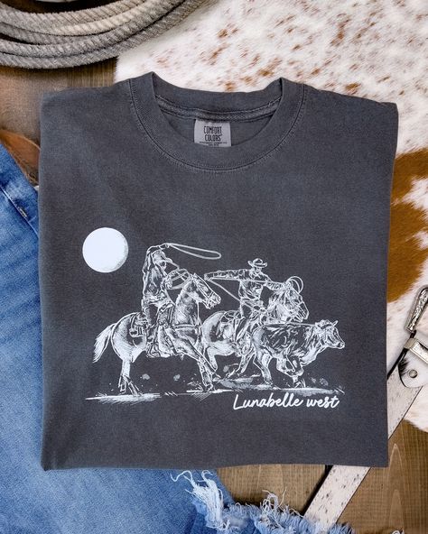 happy monday y'all! 🐂🤎 #westernfashion #westerntee #westernclothing #westernwear #westernboutique Western Tshirts, Salty Granola, Country Western Fashion, Country Graphic Tees, Western Tshirt, Cute Cowgirl Outfits, Cute Cowgirl, Western Fits, Western Tee