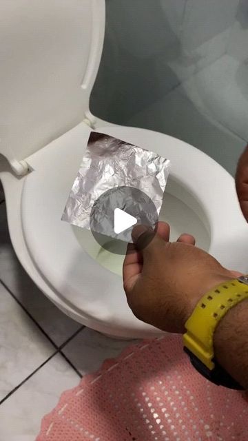 Aluminum Foil Uses Life Hacks, Ring In Toilet Bowl Cleaning Tips, Saved Pins All, Quick Cleaning Hacks, Toilet Smell Hacks, Hacks Diy Lifehacks, Clean Toilet With Coke, Household Hacks Lifehacks, Useful Life Hacks Videos