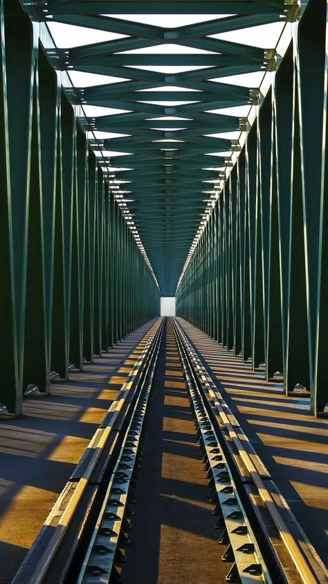 Leading Lines Photography Ideas, Train Composition, Leading Line Photography, Line In Photography, Leading Lines Photography, Symmetry Photography, Lines Photography, Composition Rules, Rules Of Composition