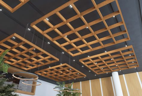 Cafeteria Ceiling Design, Bar Ceiling Design, Restaurant Ceiling Ideas, Trellis Ceiling, Coffered Ceiling Design, Bar Ceiling, Outdoor Restaurant Design, Bar Ceilings, Coffee Shops Interior