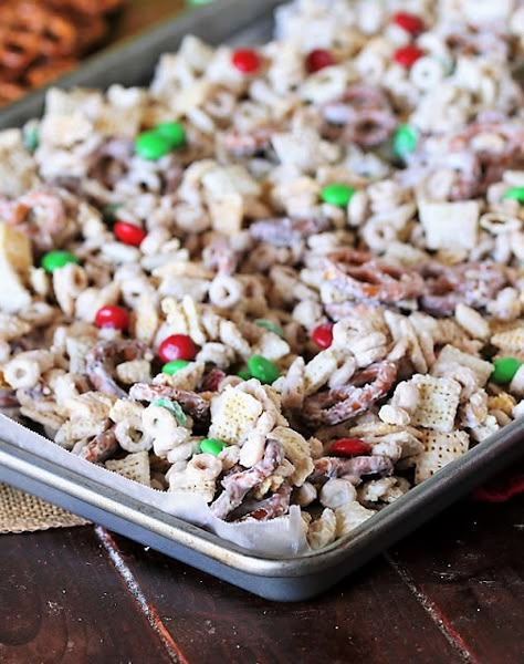 How to Make White Chocolate Reindeer Chow Snack Mix Image Christmas Trash Mix Recipes, White Chocolate Snack Mix, Christmas Trash, Christmas Chex Mix, Chocolate Snack Mix, Christmas Crinkle Cookies, Christmas Snack Mix, Easy Snack Mix, Reindeer Party