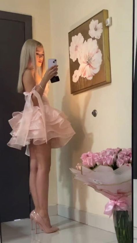 Dresses For My Birthday, Birthday 18th Outfit, Pretty Short Dresses Aesthetic, Birthday Pink Outfit Ideas, 21st Birthday Mini Dress, Hyper Feminine Dress, Dresses For Photoshoot Birthday, Short Birthday Dresses Style, Aesthetic Christmas Dress