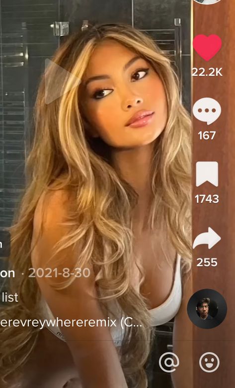 Brown To Honey Blonde Hair, Hair Color For Light Skin Latina, Morena Blonde Hair, Honey Blonde On Tan Skin, Light Hair Tan Skin, Blonde On Indian Skin, Honey Blonde Hair On Mexican Women, Blonde Highlights Brown Skin, Honey Blonde Hair On Tan Skin