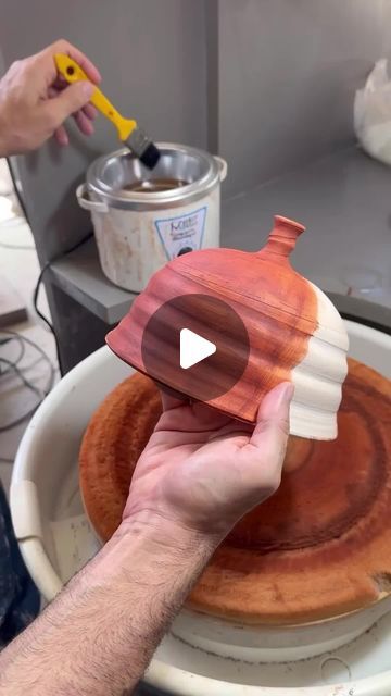 𝙏𝙝𝙚 𝘾𝙚𝙧𝙖𝙢𝙞𝙘 𝙎𝙘𝙝𝙤𝙤𝙡 on Instagram: "How to use iron oxide, a wax and glaze ❤️  •••  Follow @leobaruk_ceramica for more!" Copper Oxide Ceramics, Cinnabar Glaze Combinations, Pottery Oxides, Oxides On Ceramics, Oxide Wash Pottery, Iron Oxide Ceramics, Running Hot Chowder Glaze Combinations, Ceramic Oxides, Pottery Tips