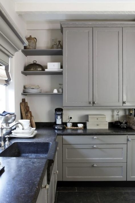 Soapstone Countertops: Pros and Cons to Consider | Apartment Therapy Soapstone Kitchen, Light Grey Kitchens, Kitchen 2024, Серая Кухня, Dark Countertops, Black Countertops, Gray Cabinets, Gray Kitchen, Flat Ideas