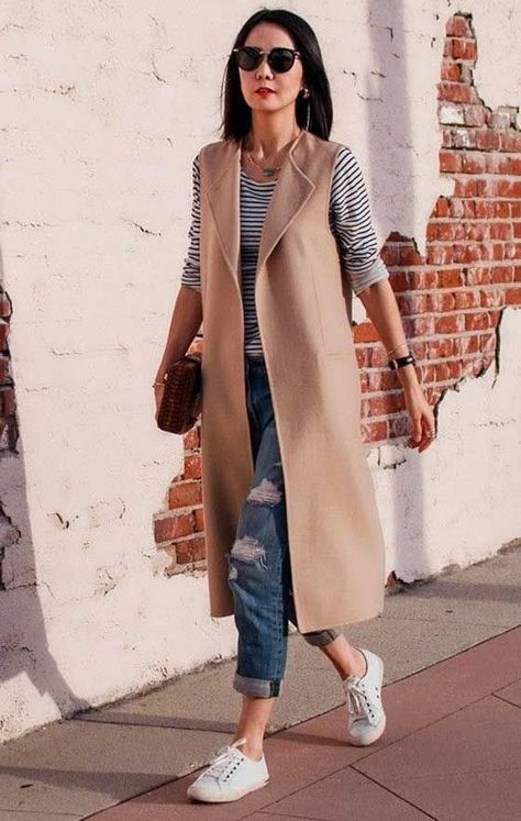 How To Rock Sleeveless Coats: Street Style Compilation 2019 Coats Street Style, Sleeveless Coat Outfit, Long Vest Outfits For Women, Sleeveless Blazer Outfit, Overcoat Woman, Long Vest Outfit, Vest Outfits For Women, Tan Vest, Spring Months