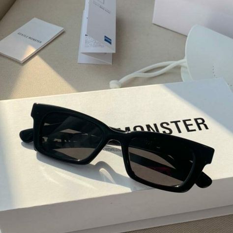 Aesthetic Sunnies, Ocean's Eleven, Rabastan Lestrange, Pretty Sunglasses, Classy Glasses, Gentle Monster Sunglasses, Fancy Glasses, Glasses Trends, Fashionable Sunglasses