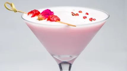 What Is A Pink Squirrel And Where Was It Invented? Pink Squirrel Drink, Drink Mix Recipes, Heaven Party, Angel Party, Squirrel Food, Ice Cream Cocktails, Keto Beverages, Angel Delight, Pink Squirrel